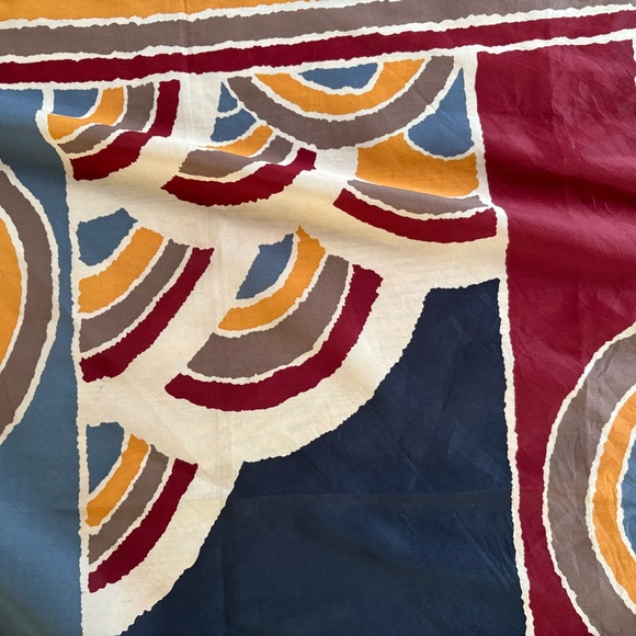 Geometric Patterned Scarf - Picture 4 of 5